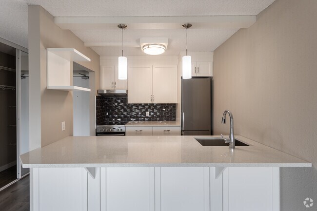 1 chambre, 1 salle de bain - 760 pi2 - Élite - Cuisine - Le Jardin Apartments