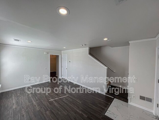 Building Photo - 5244 Elbetee Ln