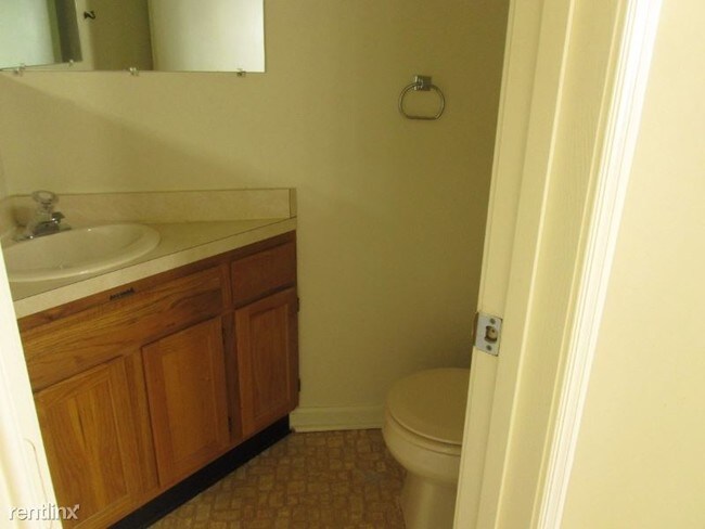 Building Photo - 2 br, 1.5 bath Townhome - 955 Orchard Drive