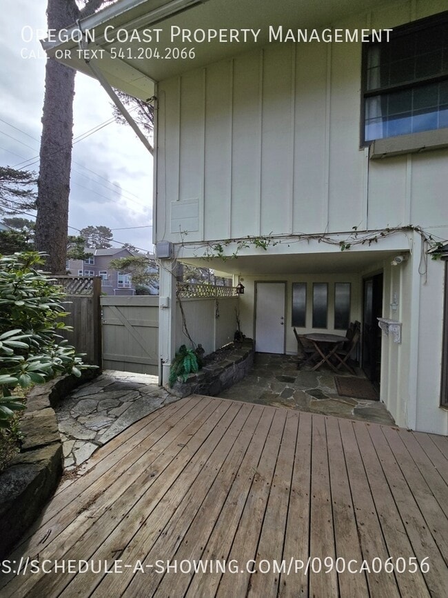 Building Photo - 4503 SW Beach Ave