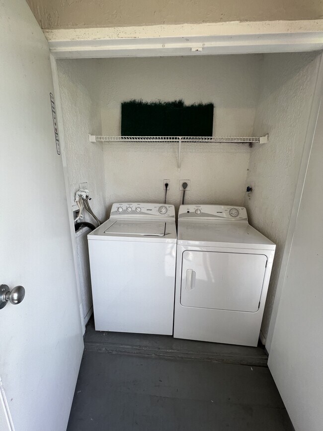 Foto del edificio - 2803 N Oakland Forest Dr