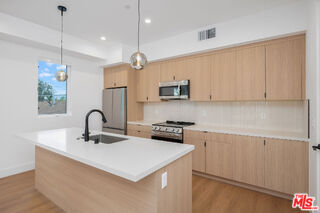 Foto del edificio - 5248 Auckland Ave