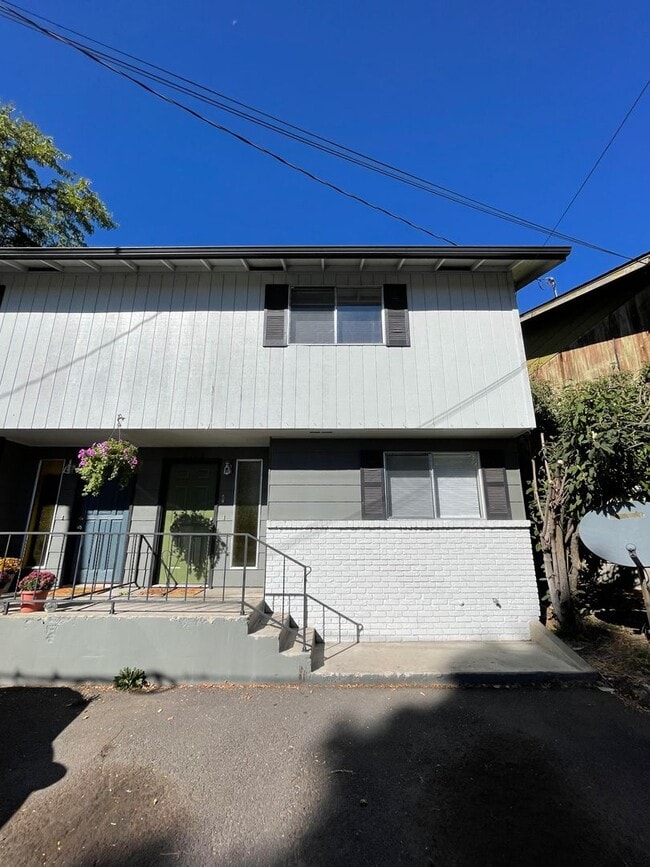 Building Photo - 2220 Modoc St