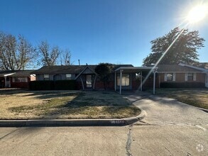 Building Photo - 4844 Woodview Dr