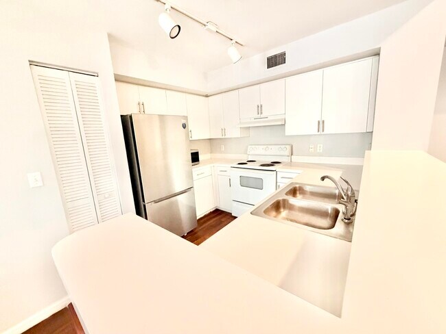 Foto del edificio - 4856 N State Rd 7