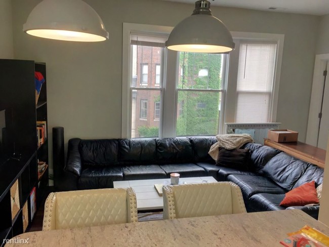 Foto del edificio - 3 br, 2 bath Condo - 733 W Oakdale Ave Apt 2E