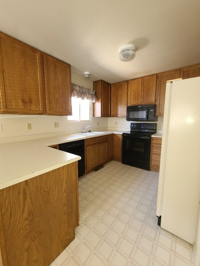 Building Photo - 5024 E Villa Cir
