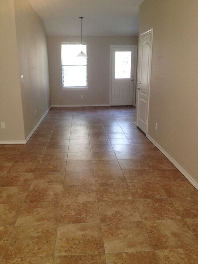 Building Photo - Coming Soon: 2 Bedroom Duplex in Lindale!