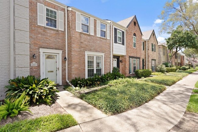 Foto del edificio - 14553 Misty Meadow Ln