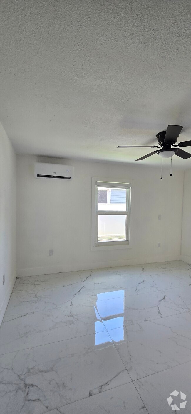 Building Photo - 1711 SW 129th Way