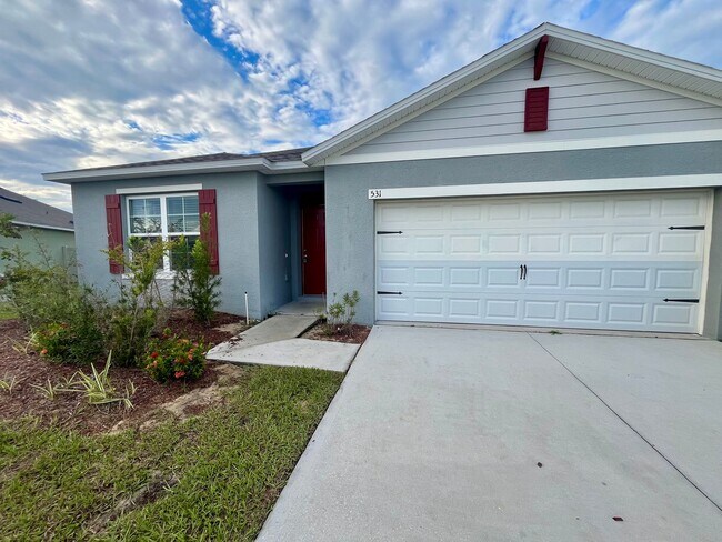 Foto del edificio - Stunning 4 bed/ 2 bath home!!