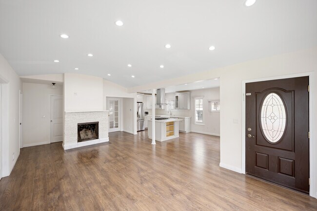 Foto del edificio - 729 Glenmore Blvd