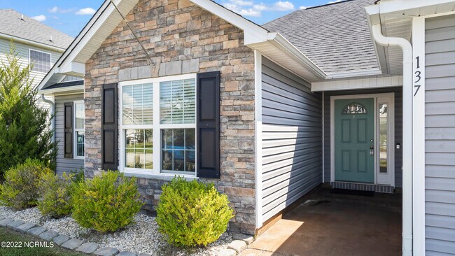 Building Photo - 137 Cavalier Dr
