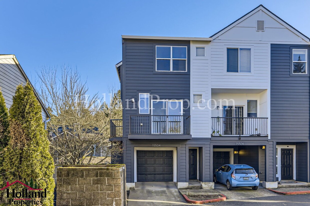 Primary Photo - Tri-level townhome in Beaverton, Minutes f...