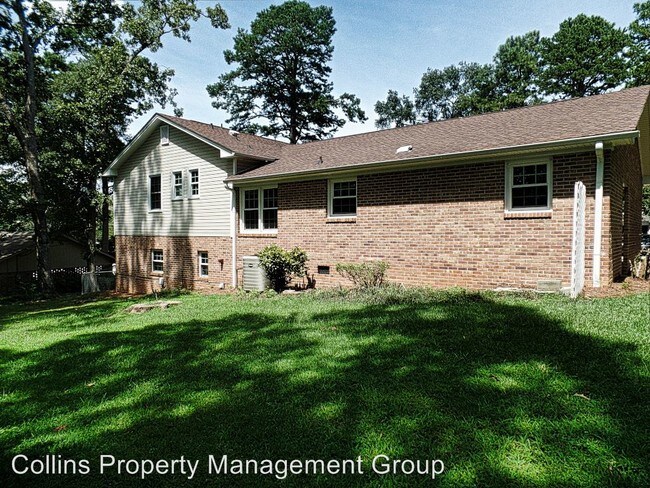 Building Photo - 1173 Holly Dr