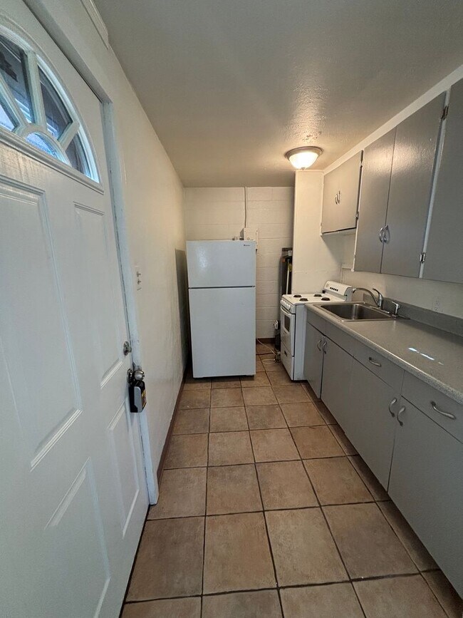 Foto del edificio - Charming 5-Unit Apartment Community in the...