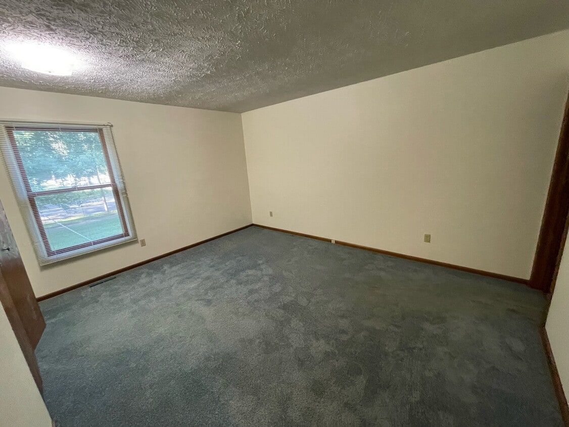 2735 Trudy Ln Unit 2, Lansing, MI 48910 Condo for Rent in Lansing, MI