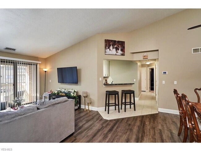 Building Photo - 3800 Rosemont Blvd