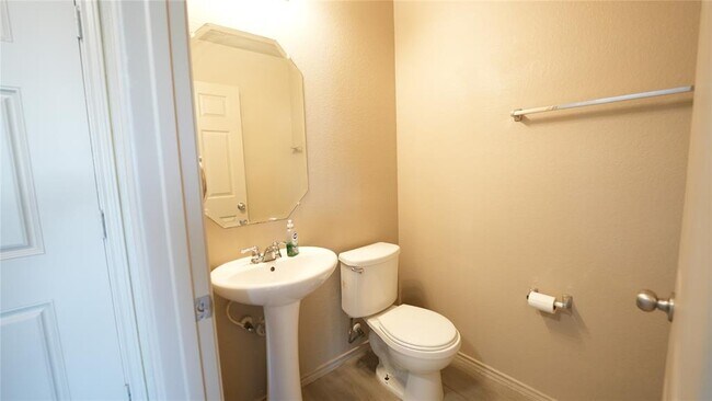 Foto del edificio - 5705 Knoll Pines Pass