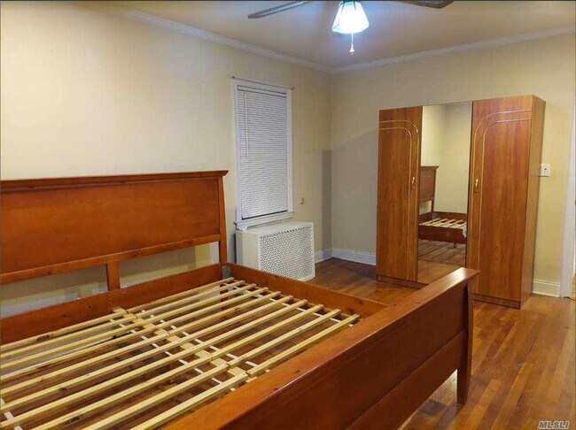 Foto del edificio - 75-32 179th St