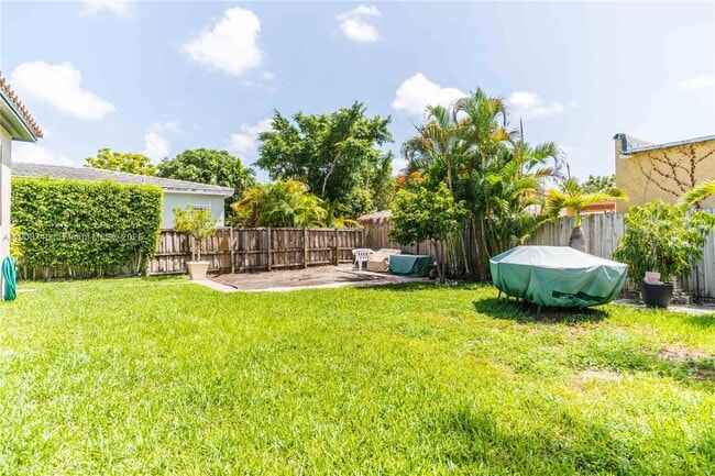 Building Photo - 1921 SW 18th Ave