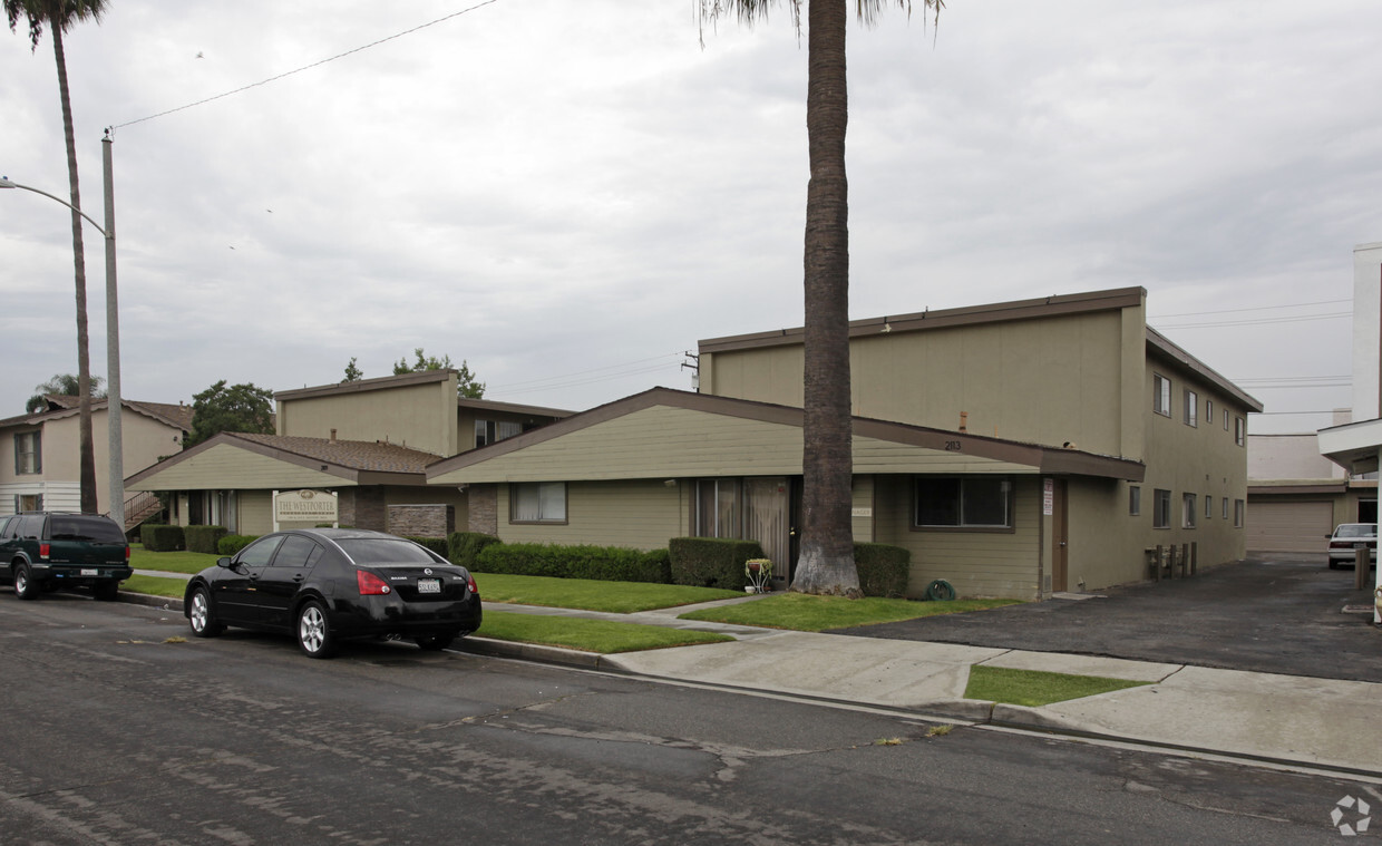 Building Photo - 2109 E Westport Dr