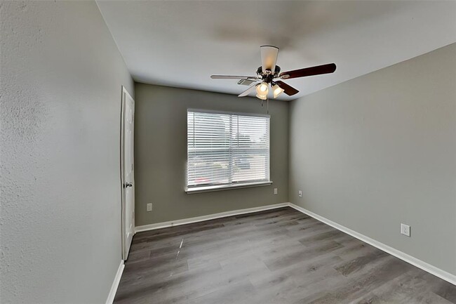 Building Photo - 7419 River Pines Dr