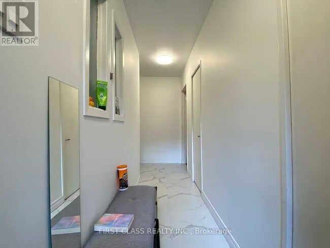 Building Photo - 65 Drakefield Rd