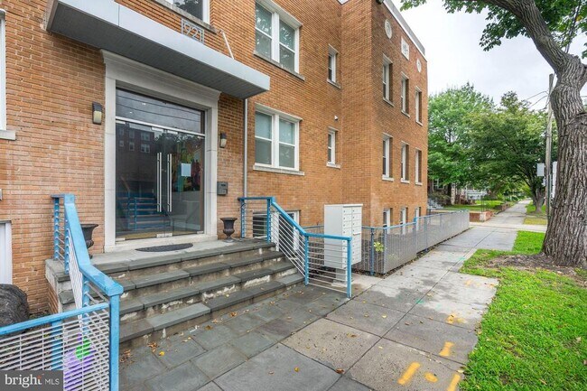 Foto del edificio - 921 Butternut St NW