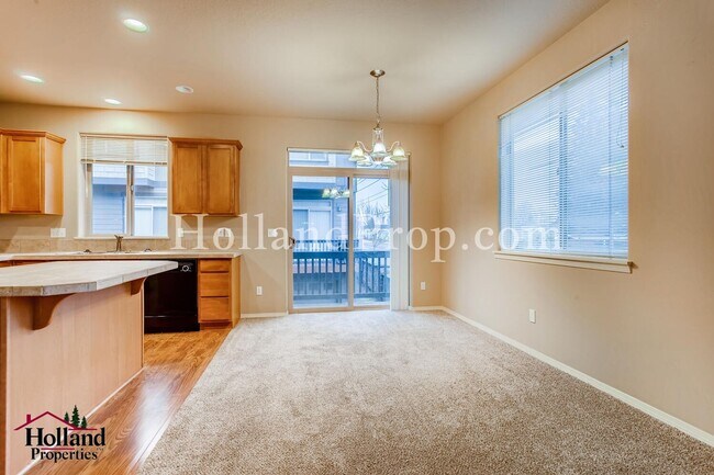 Building Photo - Wonderful 3 Bed 2.5 Bath Hillsboro Townhouse!