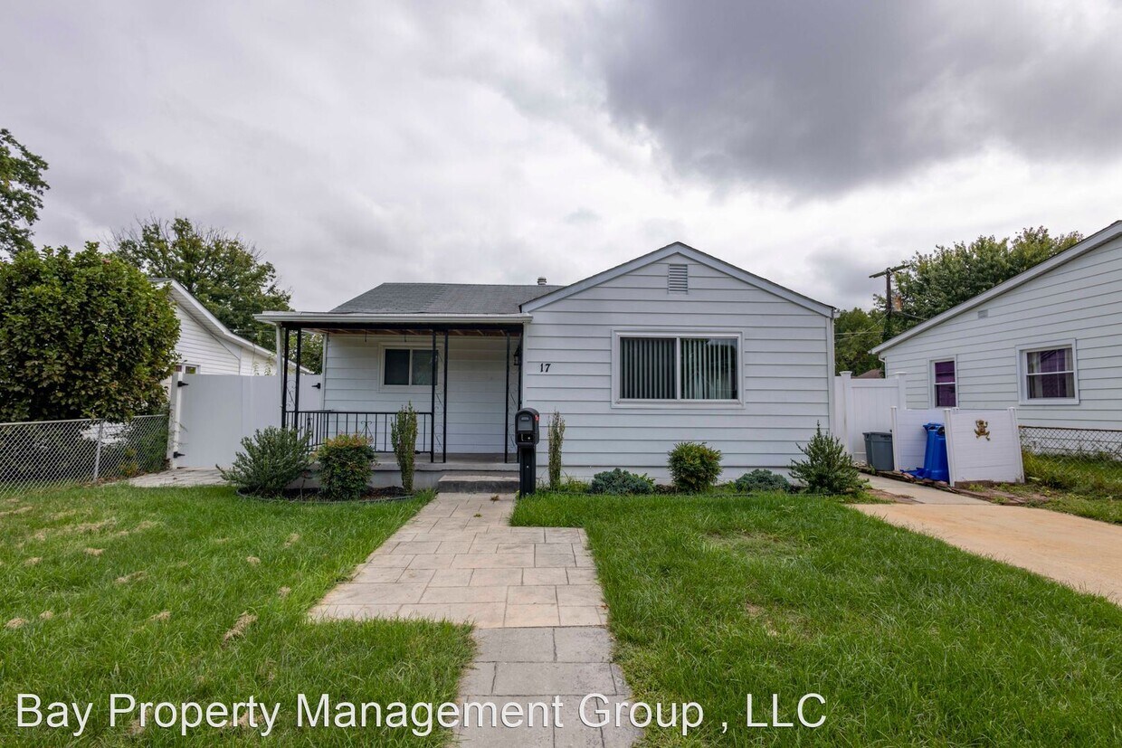 Foto principal - 3 br, 1 bath House - 17 Helicopter Dr