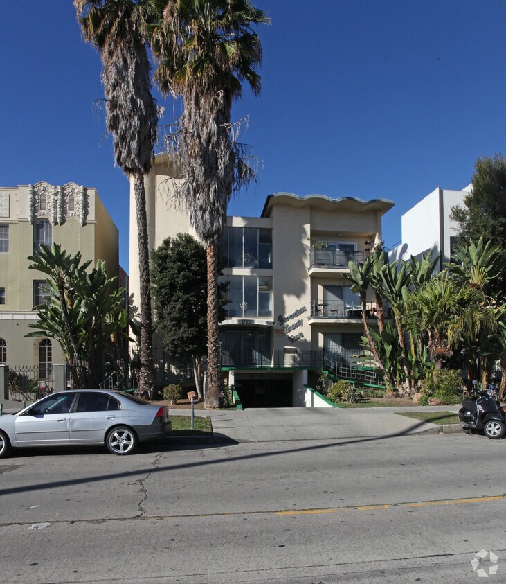 Edificio - 1725 N Normandie Ave