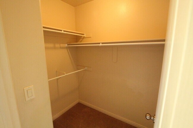 Foto del edificio - KNOLLWOOD TOWNHOME 3 Bed 2.5 Bath!