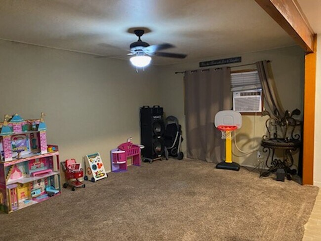 Building Photo - 3 Br 1 Ba available now