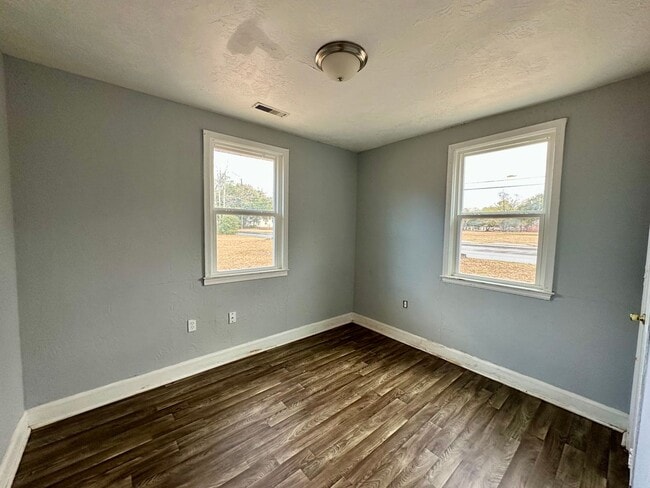 Building Photo - 706 B