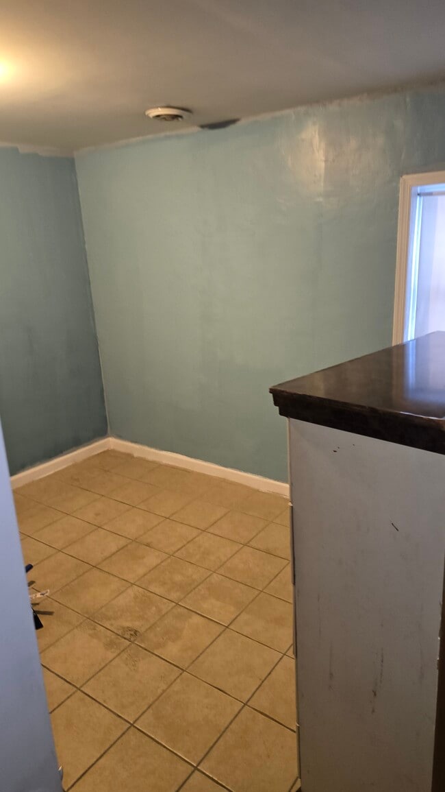 Building Photo - 840 Lancaster Ave