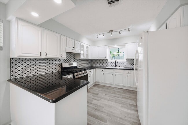 Building Photo - 9631 Truscon Dr