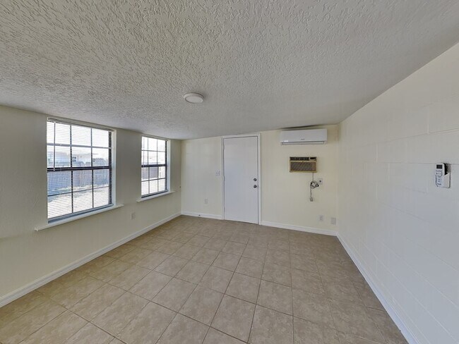 Foto del edificio - 465 Oak Dr