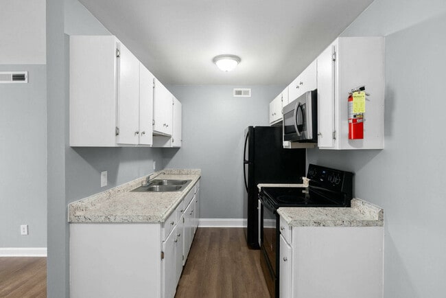 Building Photo - 612 Park Ave