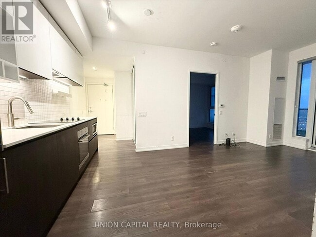 Building Photo - 5 Buttermill Ave.