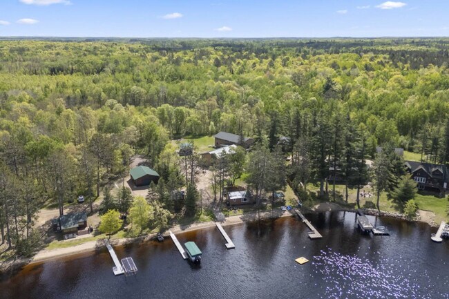 Foto del edificio - 40552 Mary Lake Rd