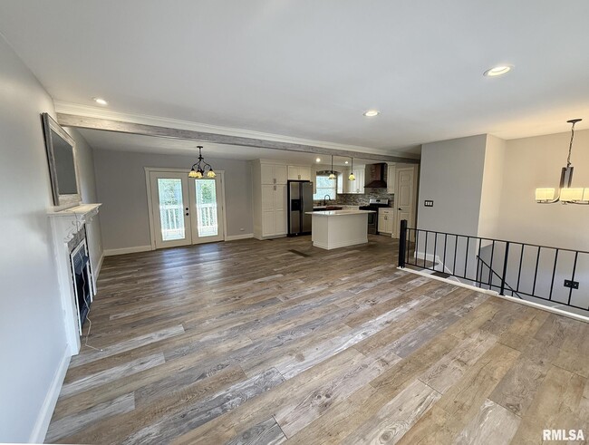 Building Photo - 1013 W Wonderview Dr