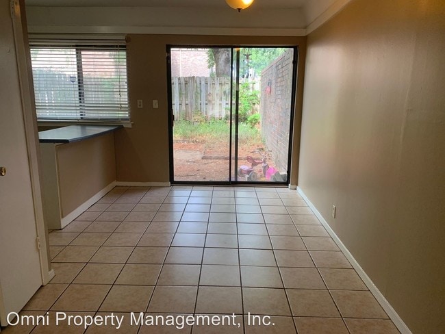 Building Photo - 6561 Poplar Woods Cir S