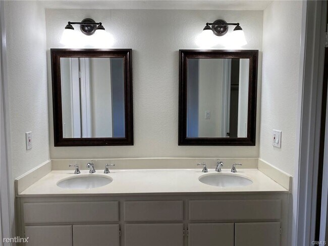 Building Photo - 3 br, 2.5 bath House - 2646 Doray Cir
