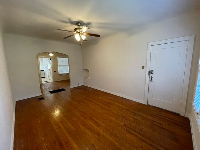 Building Photo - Huisache