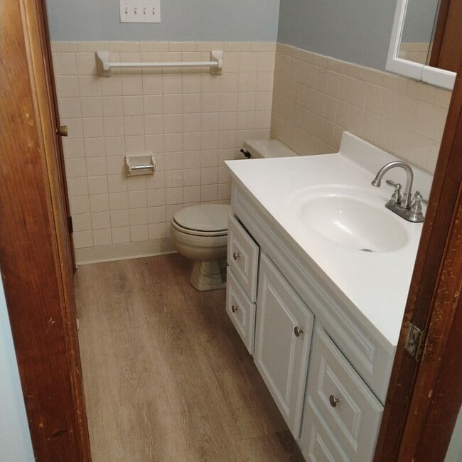 Building Photo - 231 Lark St