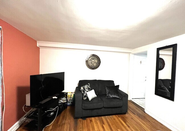 Foto del edificio - 9012 Bergenwood Ave