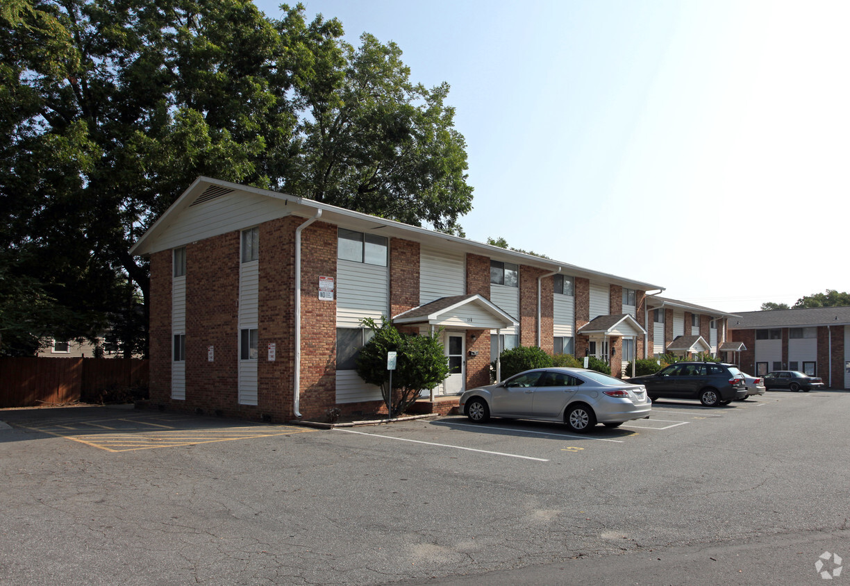 The Townhomes at Highland Glen Rentals in Mount Holly at 318 Highland ...