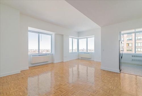 Foto del edificio - 160 Riverside Blvd