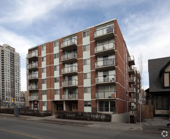 Building Photo - Camelot Suites